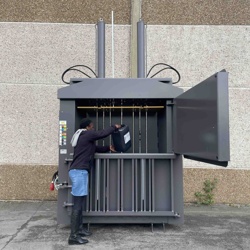 chargement-presse-a-balle-v555hd